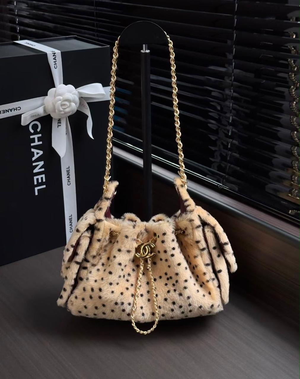 Ladies ch’nel 26 bags