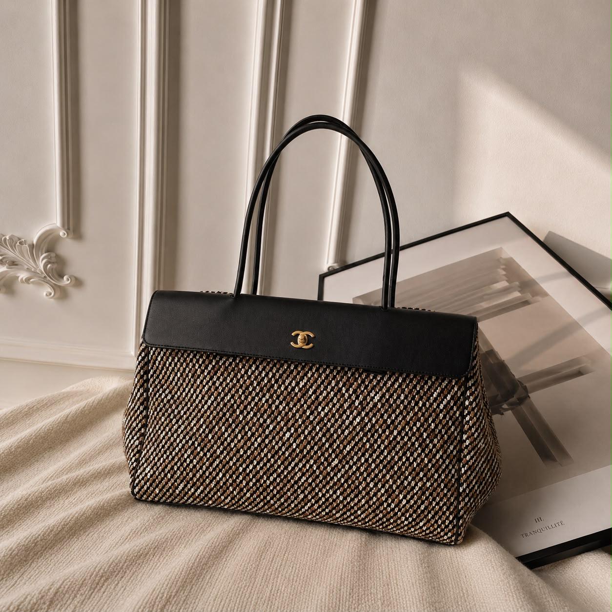 Ladies ch’nel 26 bags