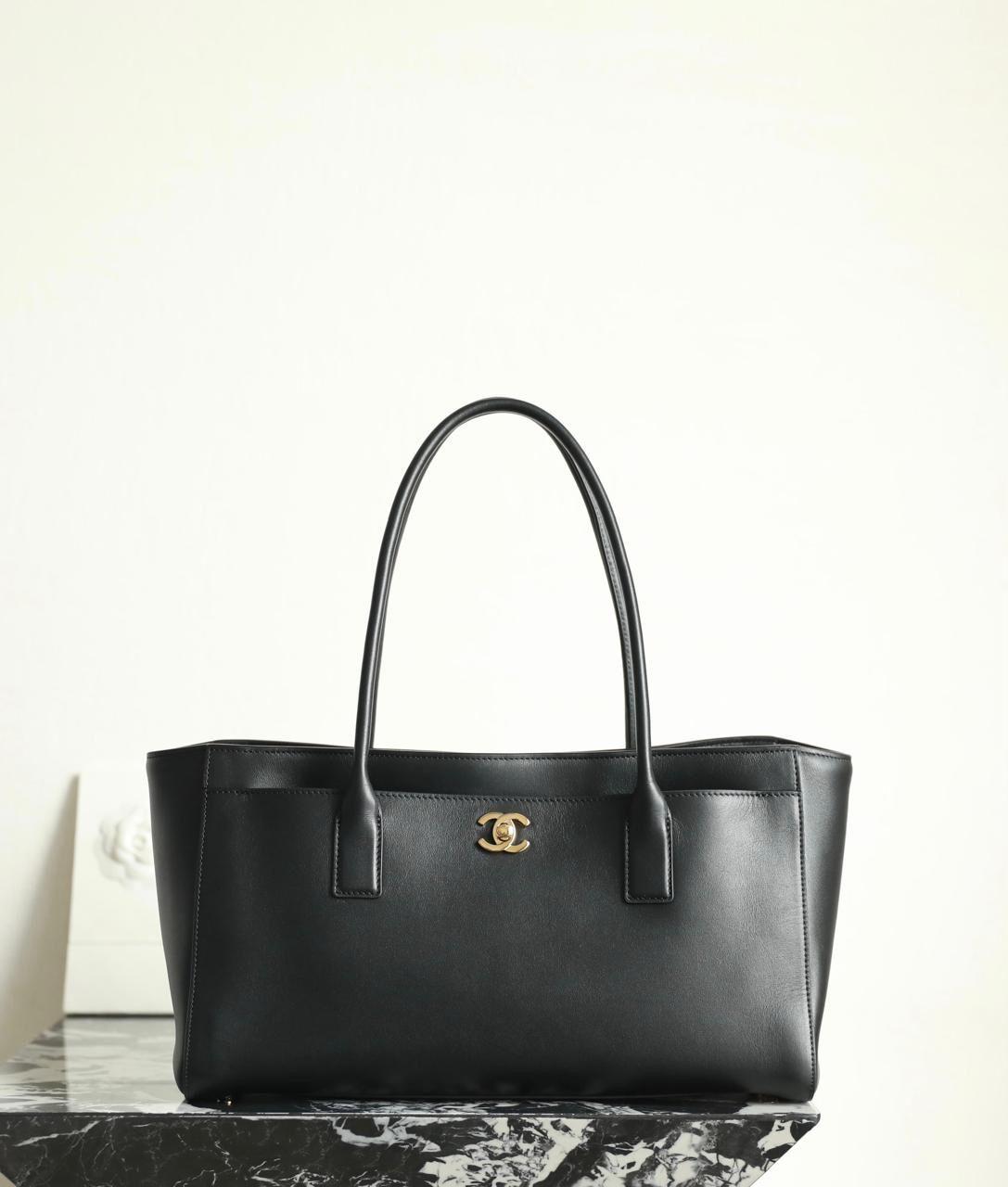 Ladies ch’nel 26 bags