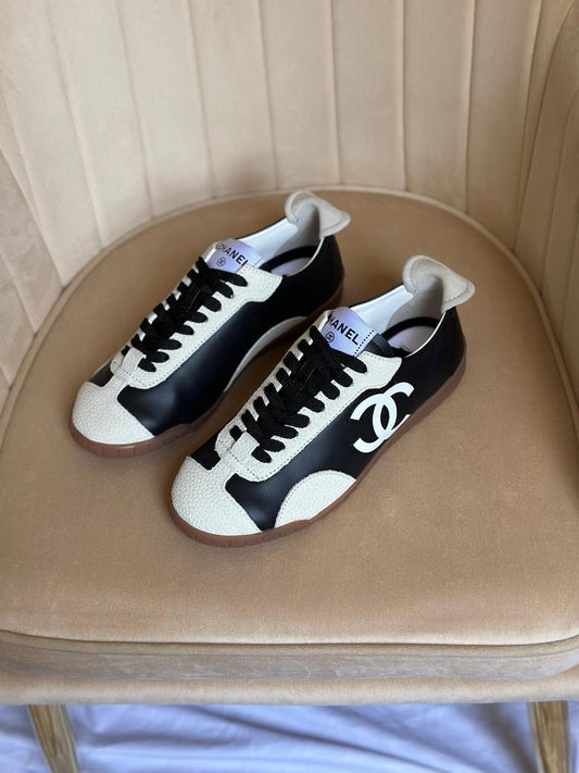 Ladies sneakers
