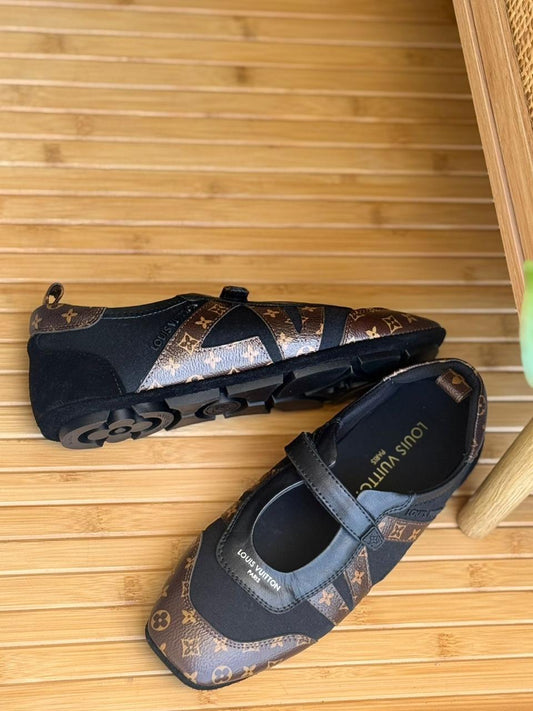 Ladies sneakers