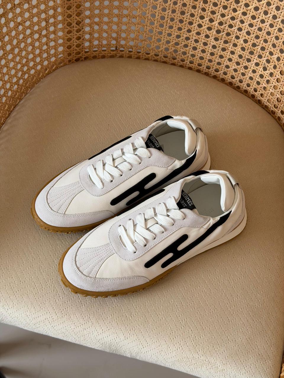 Ladies sneakers