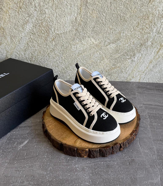 Ladies sneakers