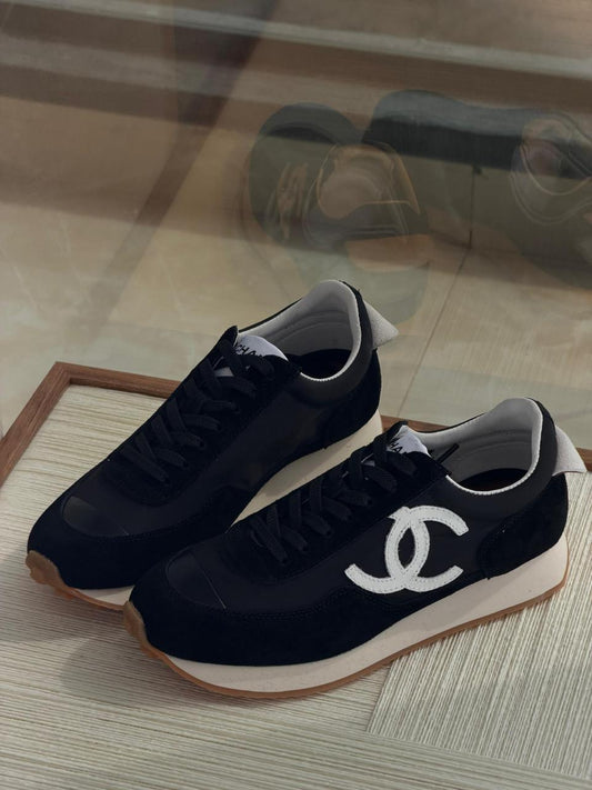 Ladies sneakers