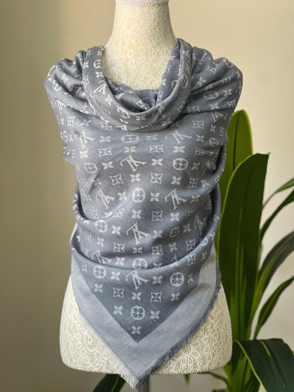 Ladies scarf