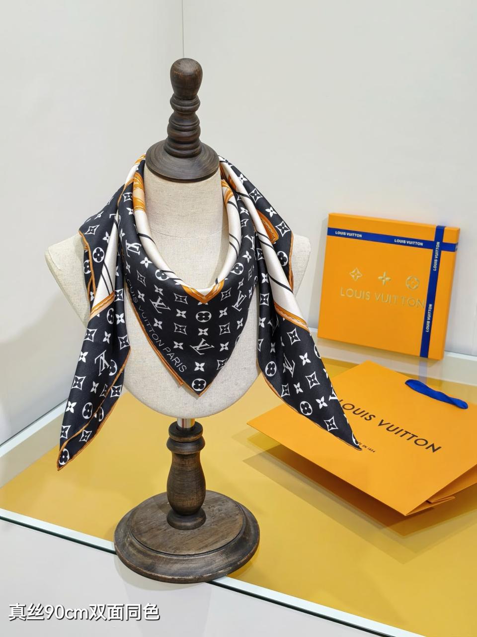 Ladies scarf