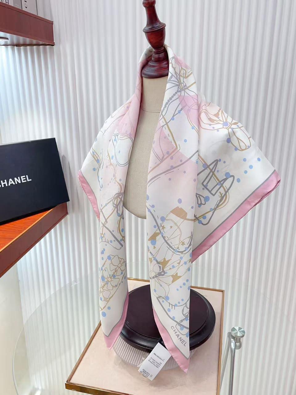 Ladies scarf