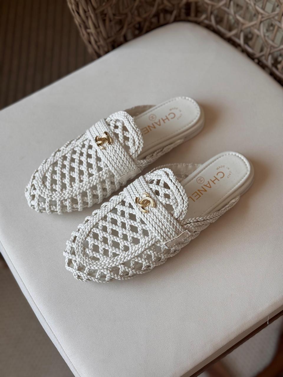 Ladies flats