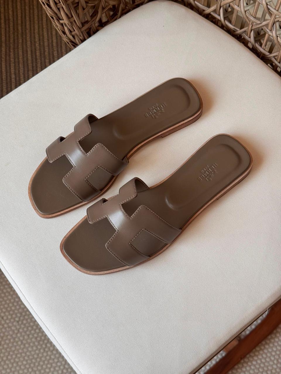 Ladies flats