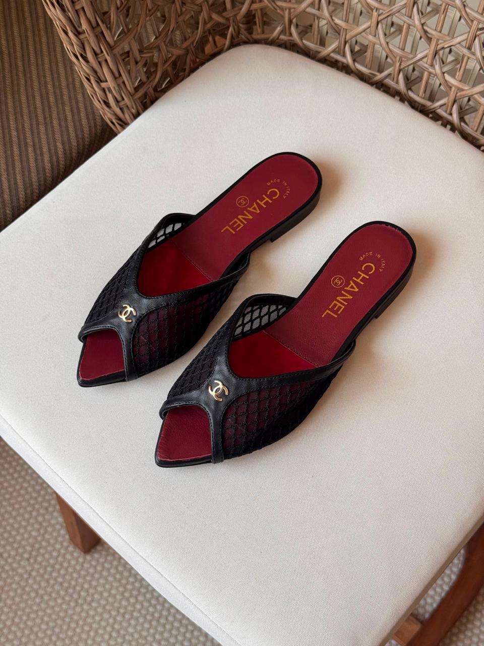 Ladies flats