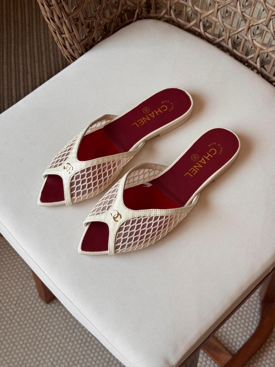 Ladies flats