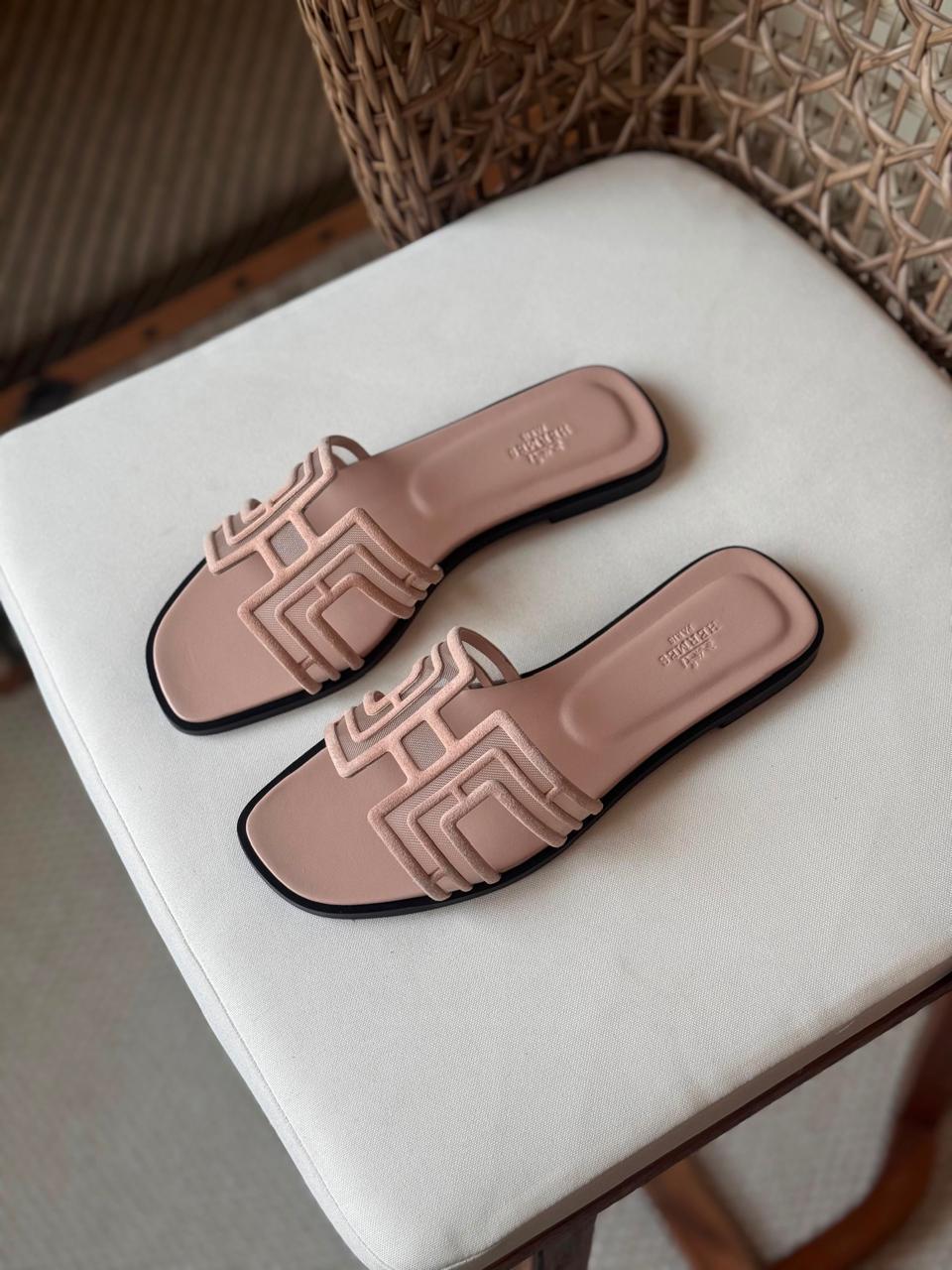 Ladies flats