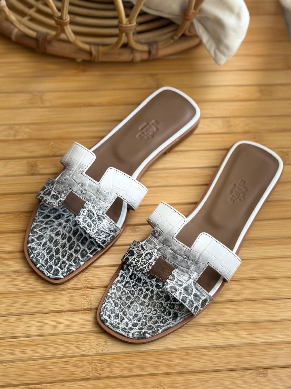 Ladies flats