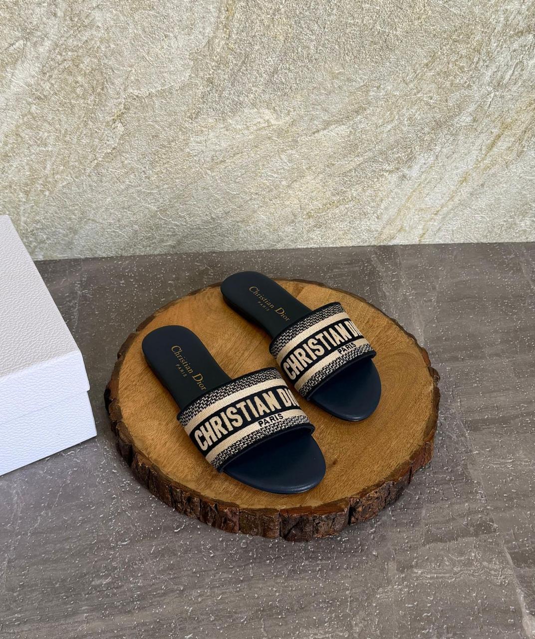 Ladies flats