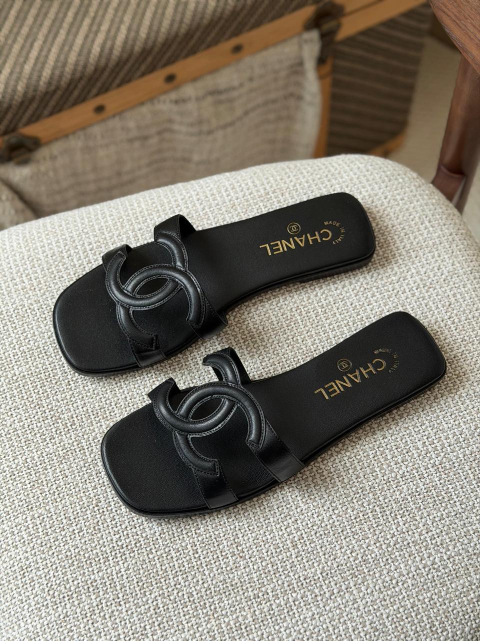 Ladies flats