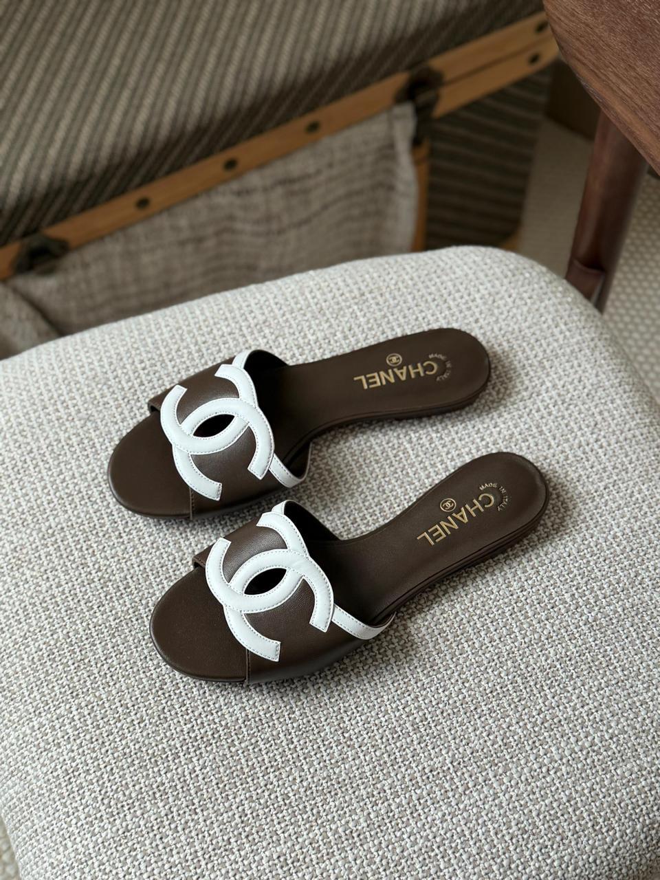 Ladies flats