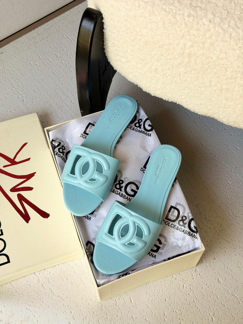 Ladies flats