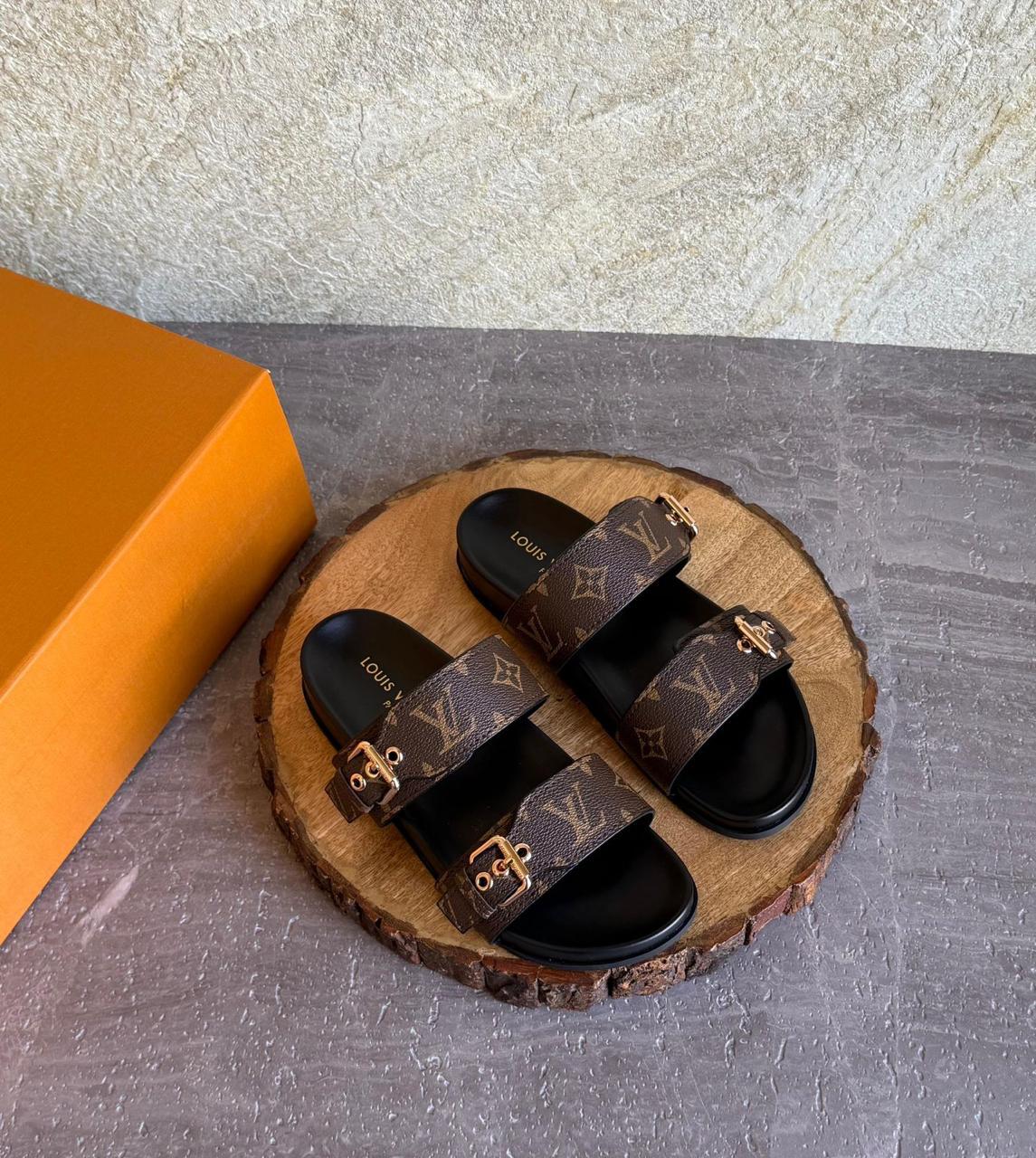 Ladies flats
