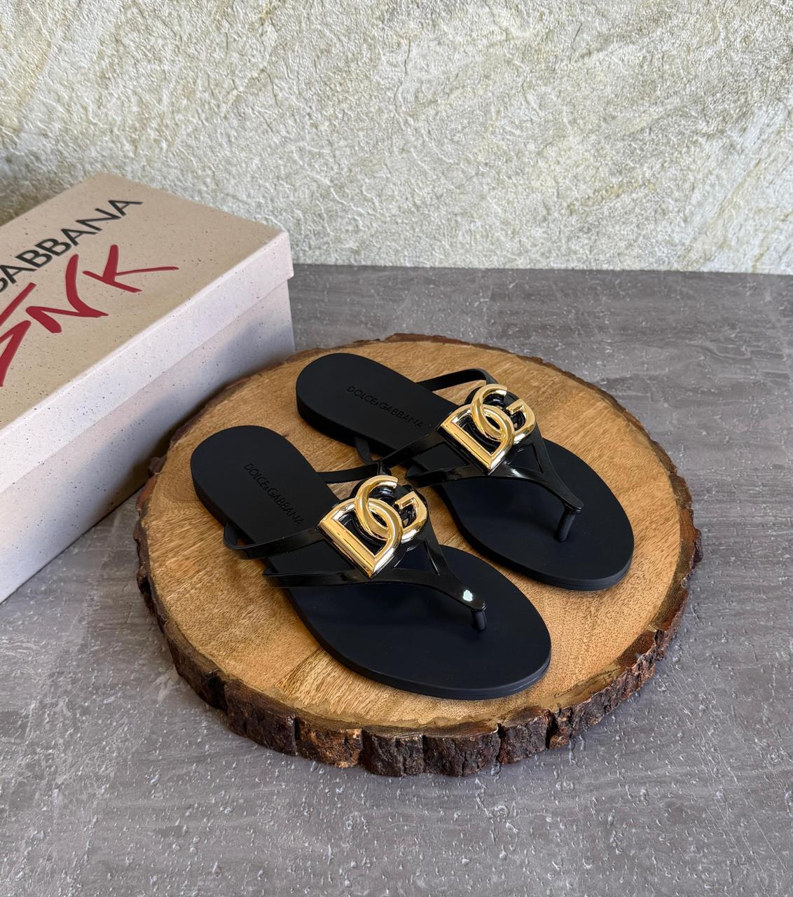 Ladies flats