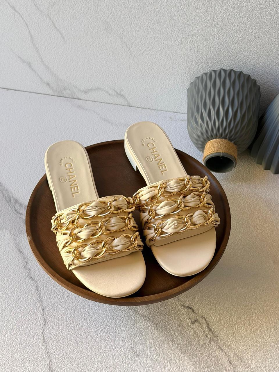 Ladies flats