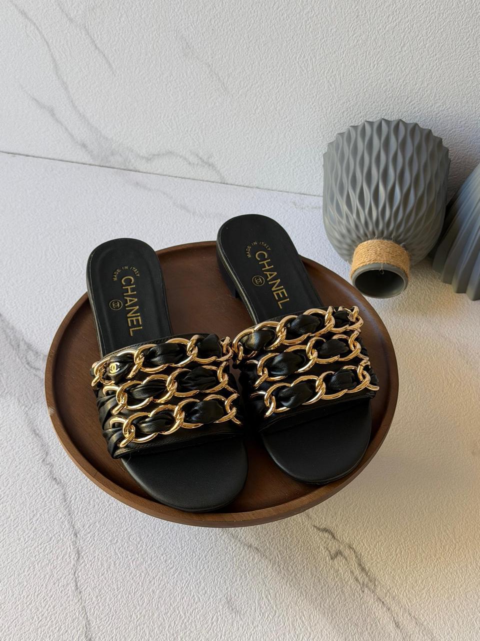 Ladies flats