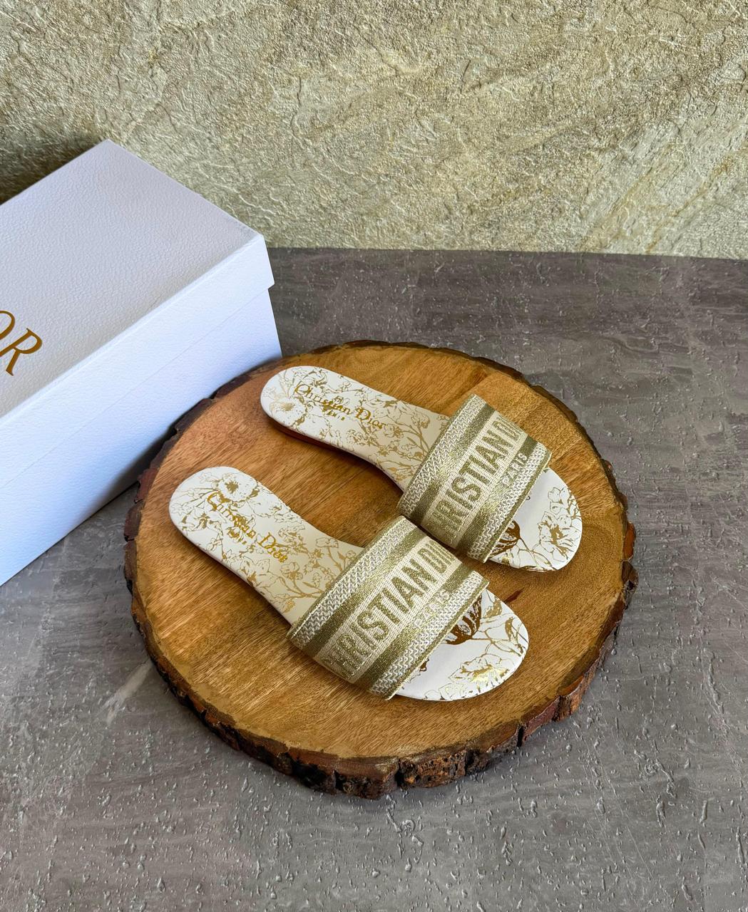 Ladies flats