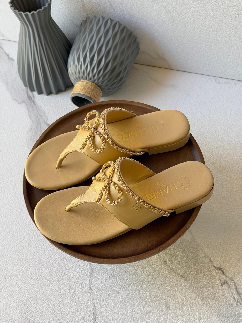 Ladies flats