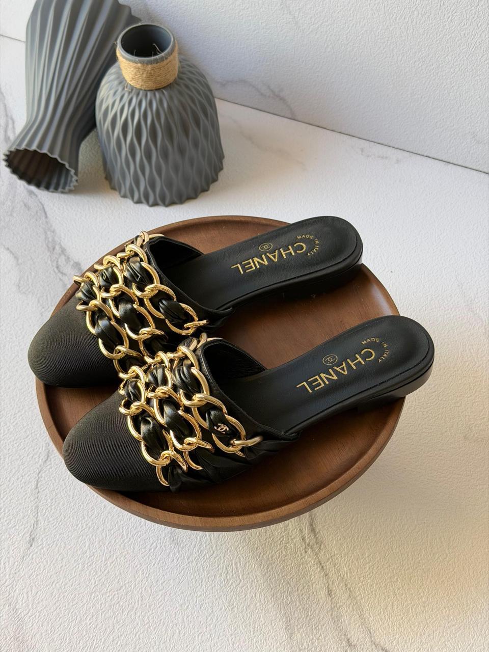 Ladies flats