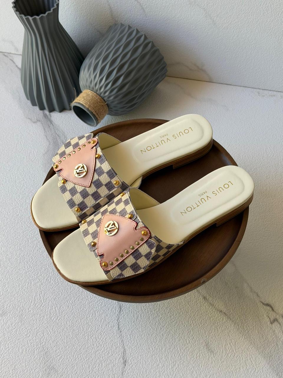 Ladies flats