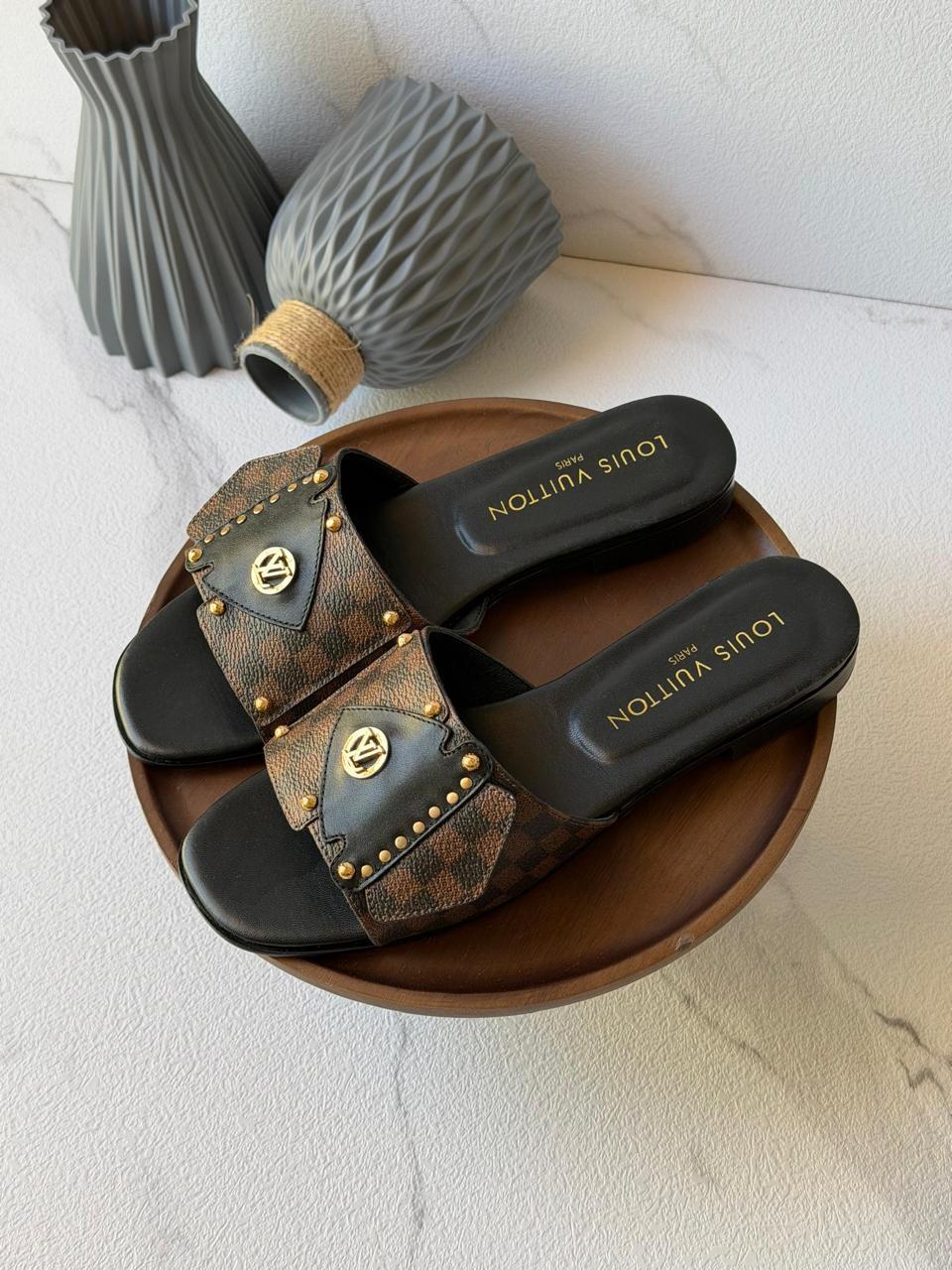 Ladies flats