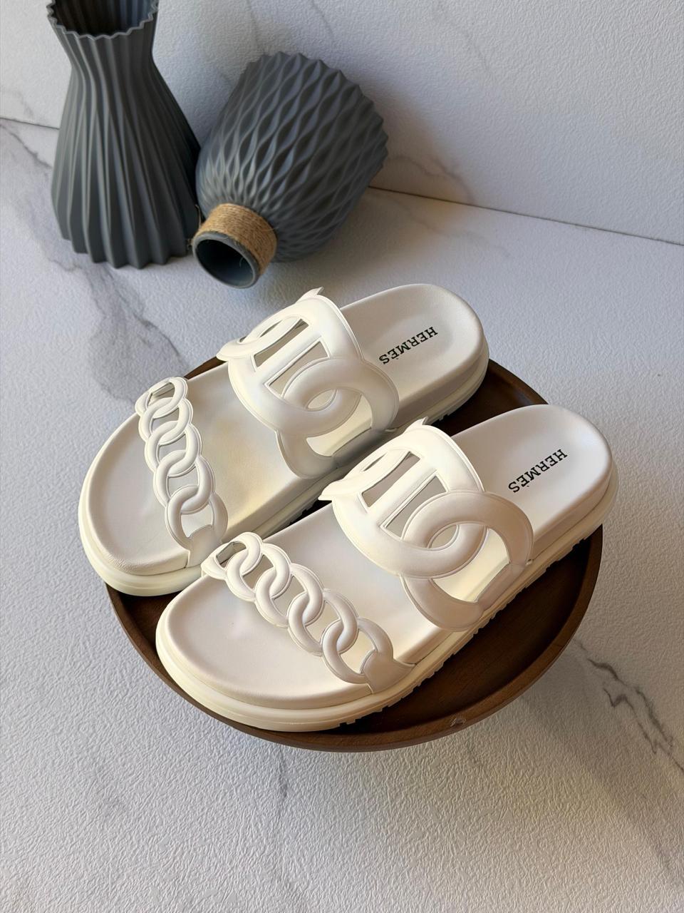 Ladies flats