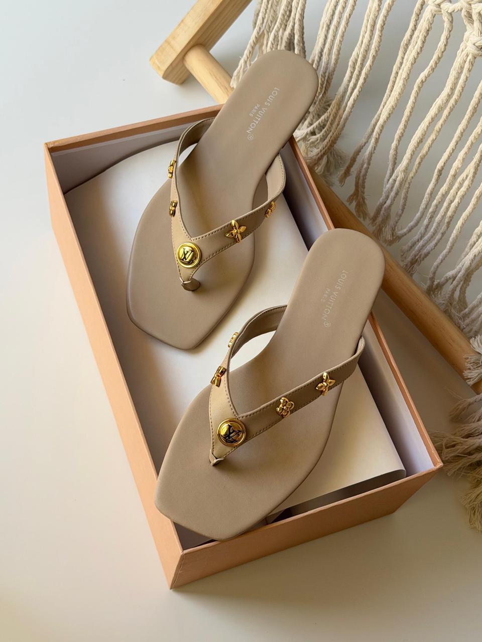 Ladies flats