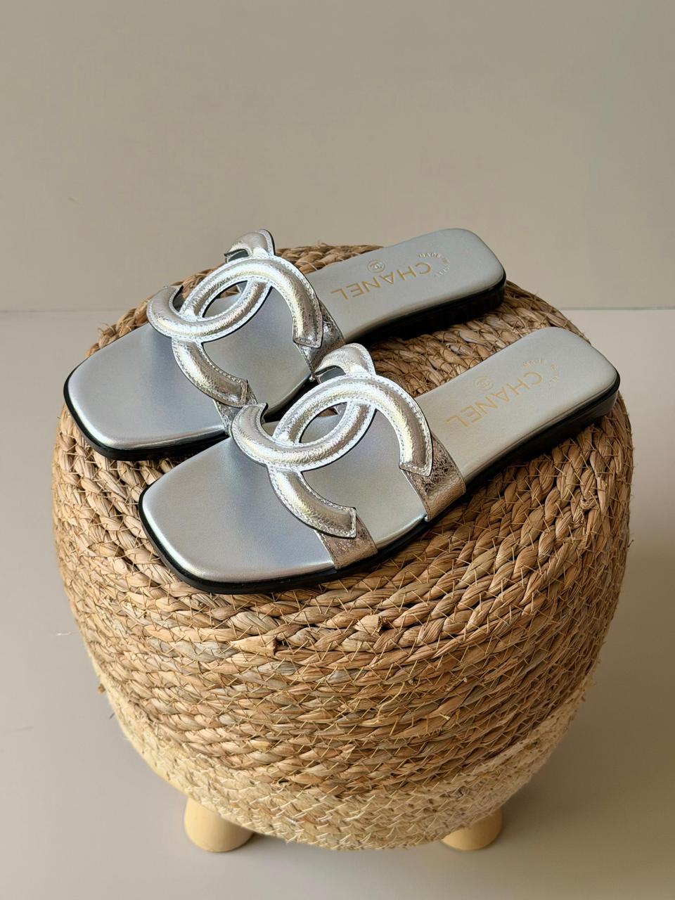 Ladies flats