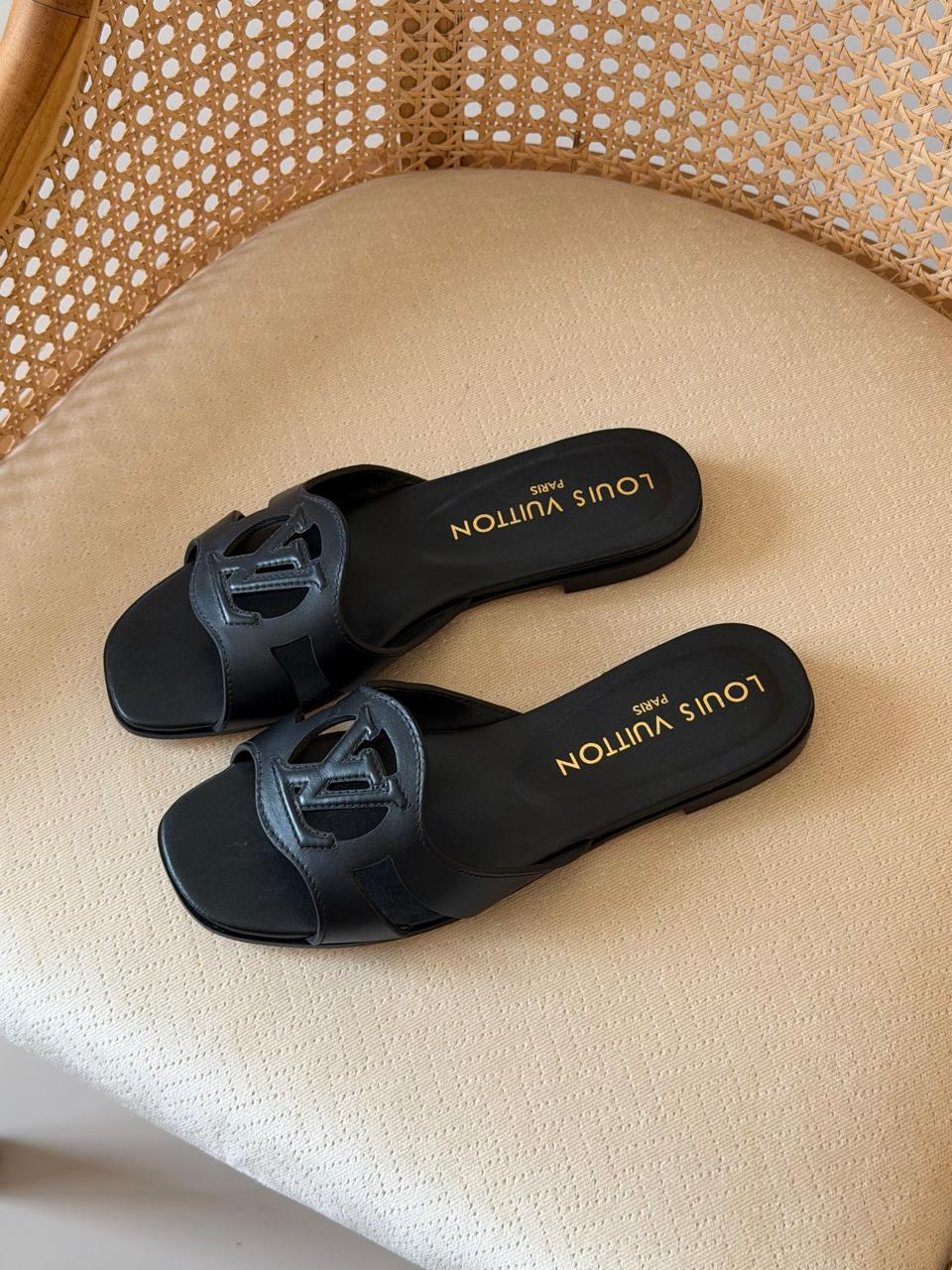 Ladies flats