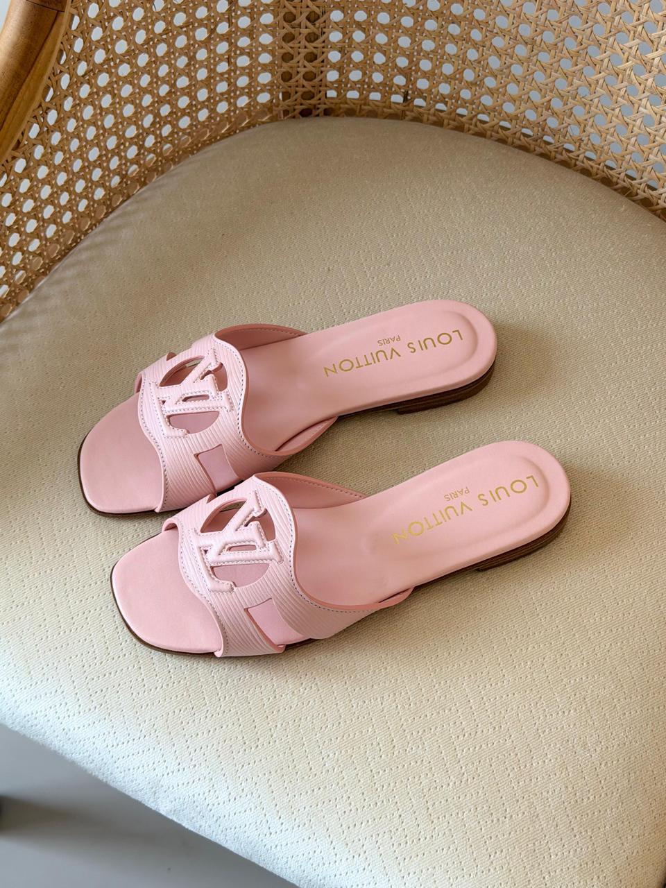 Ladies flats