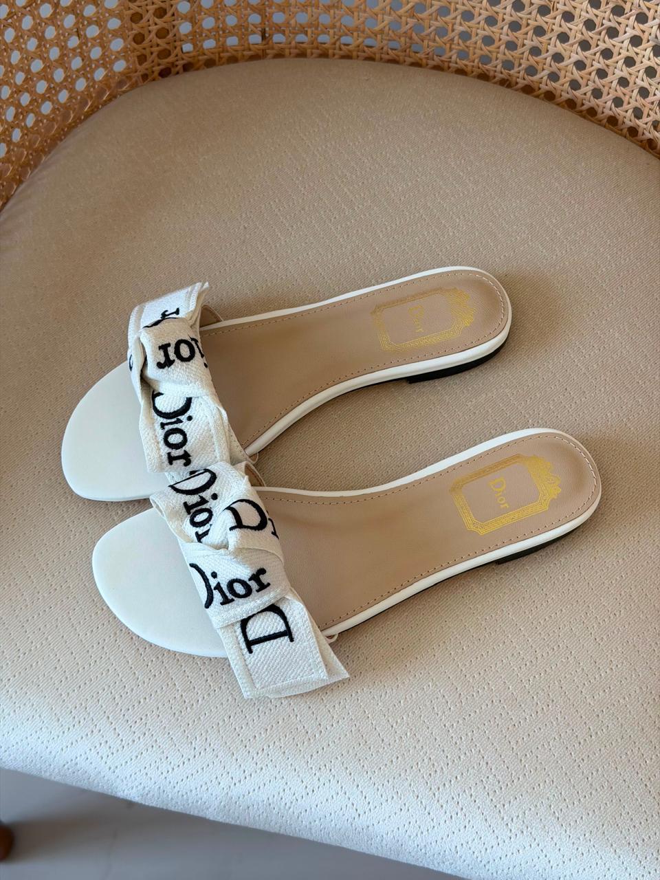 Ladies flats