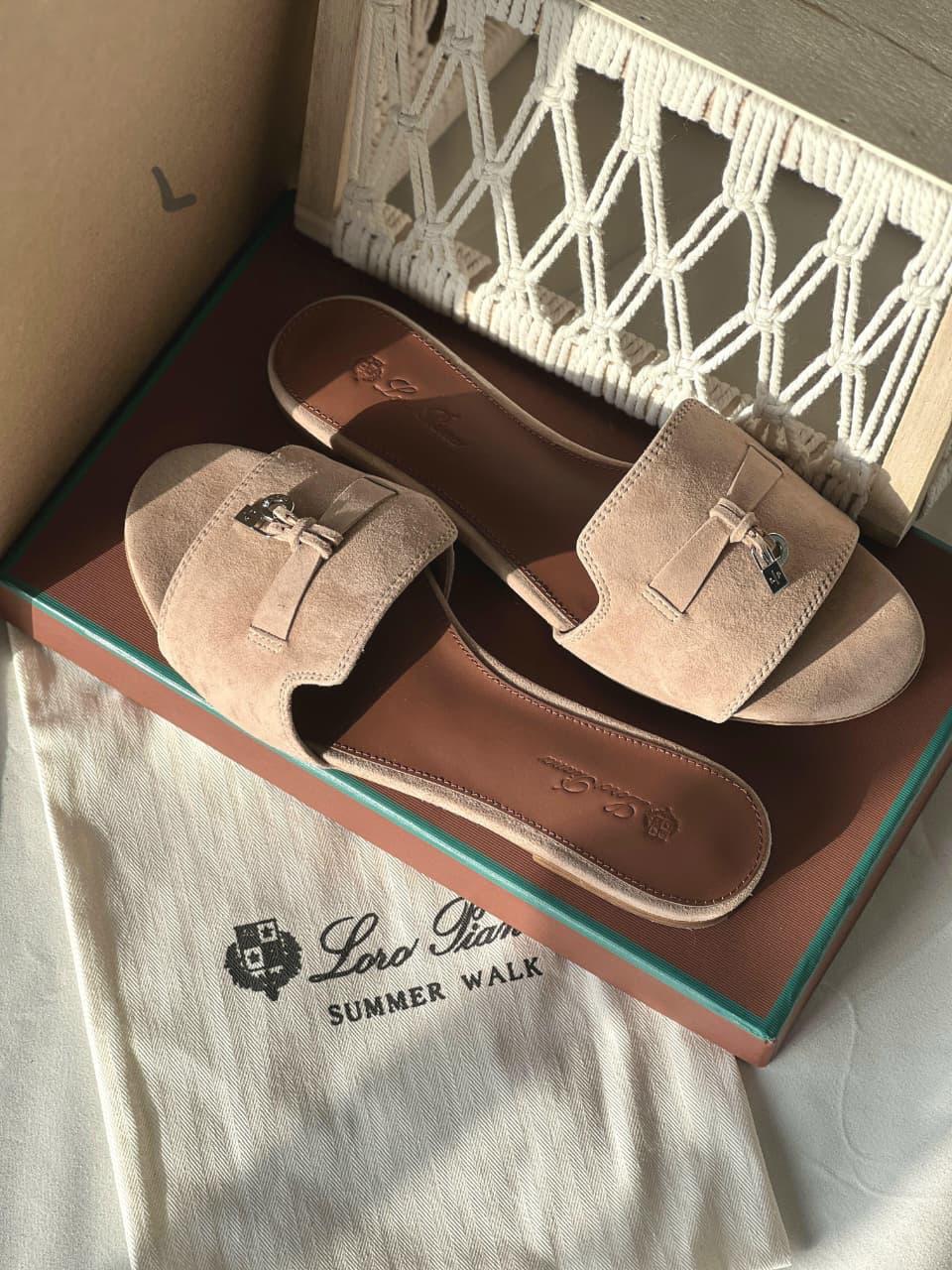 Ladies flats