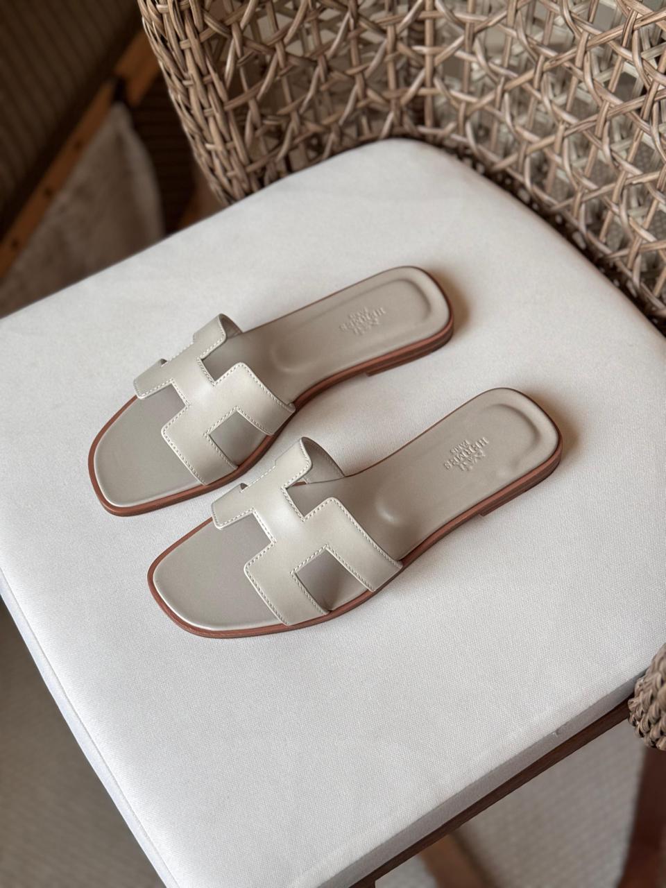 Ladies flats