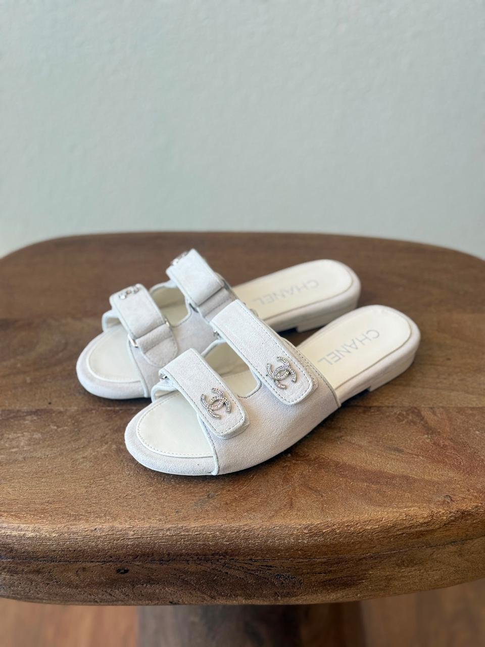 Ladies flats