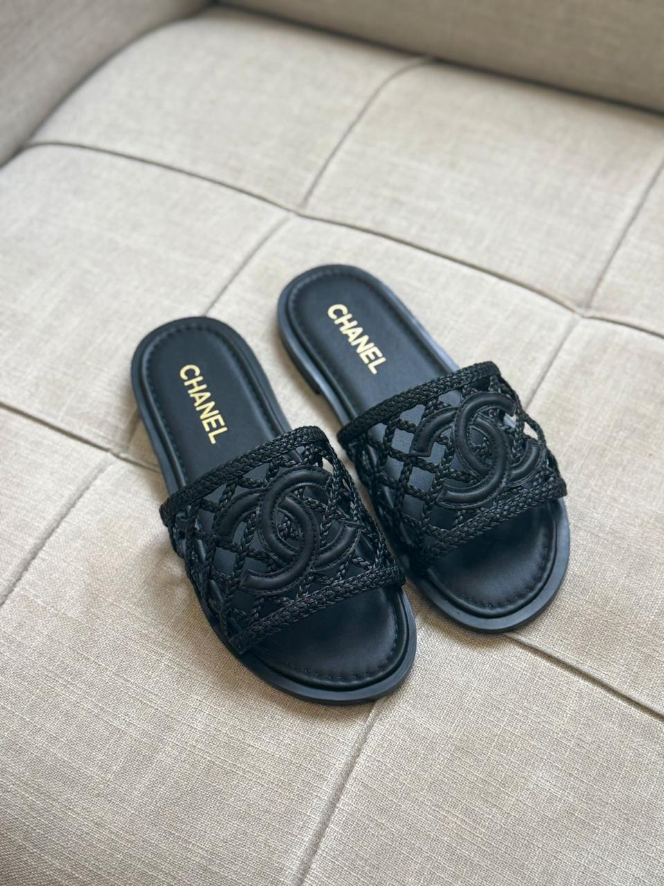 Ladies flats