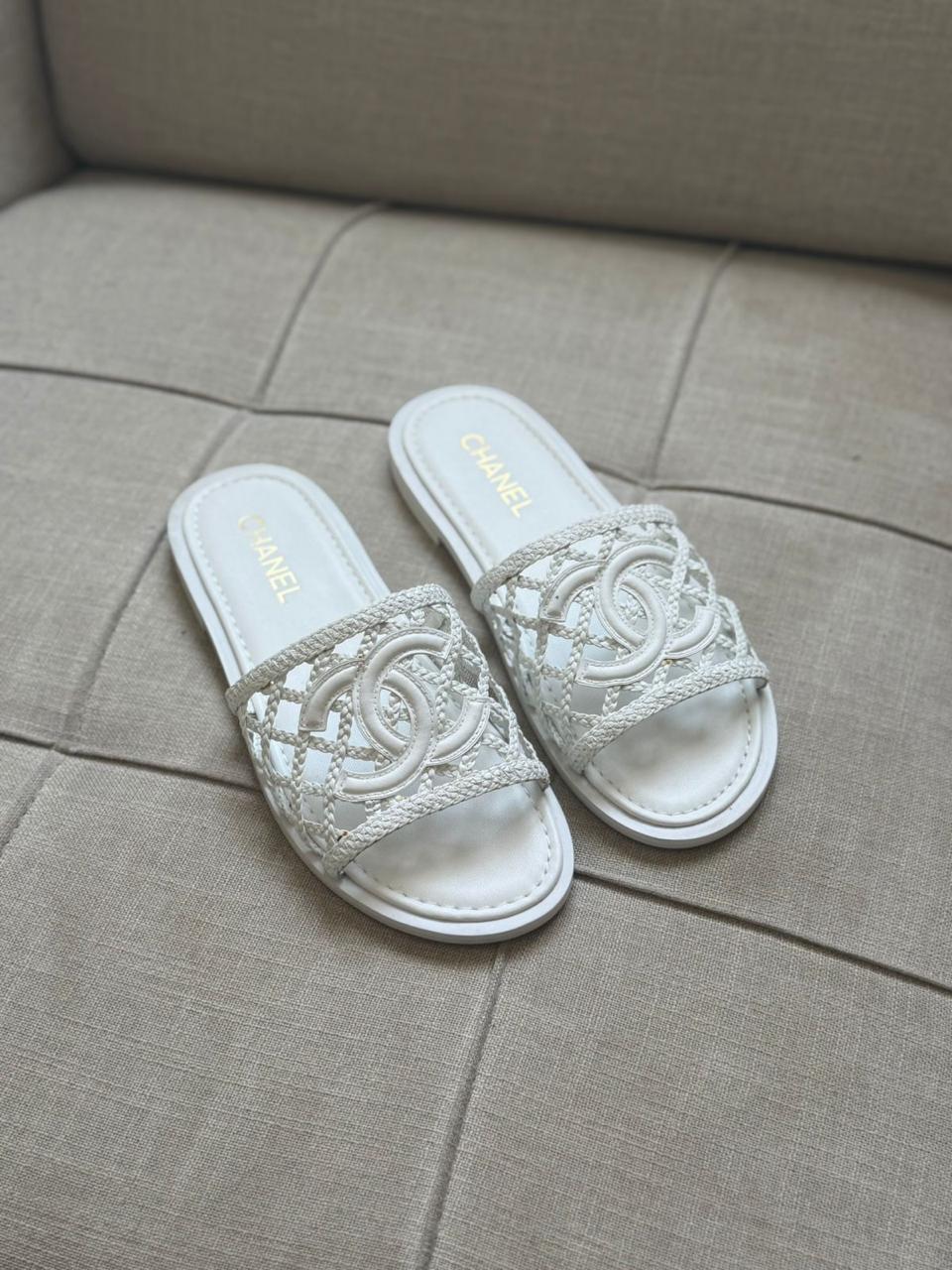 Ladies flats