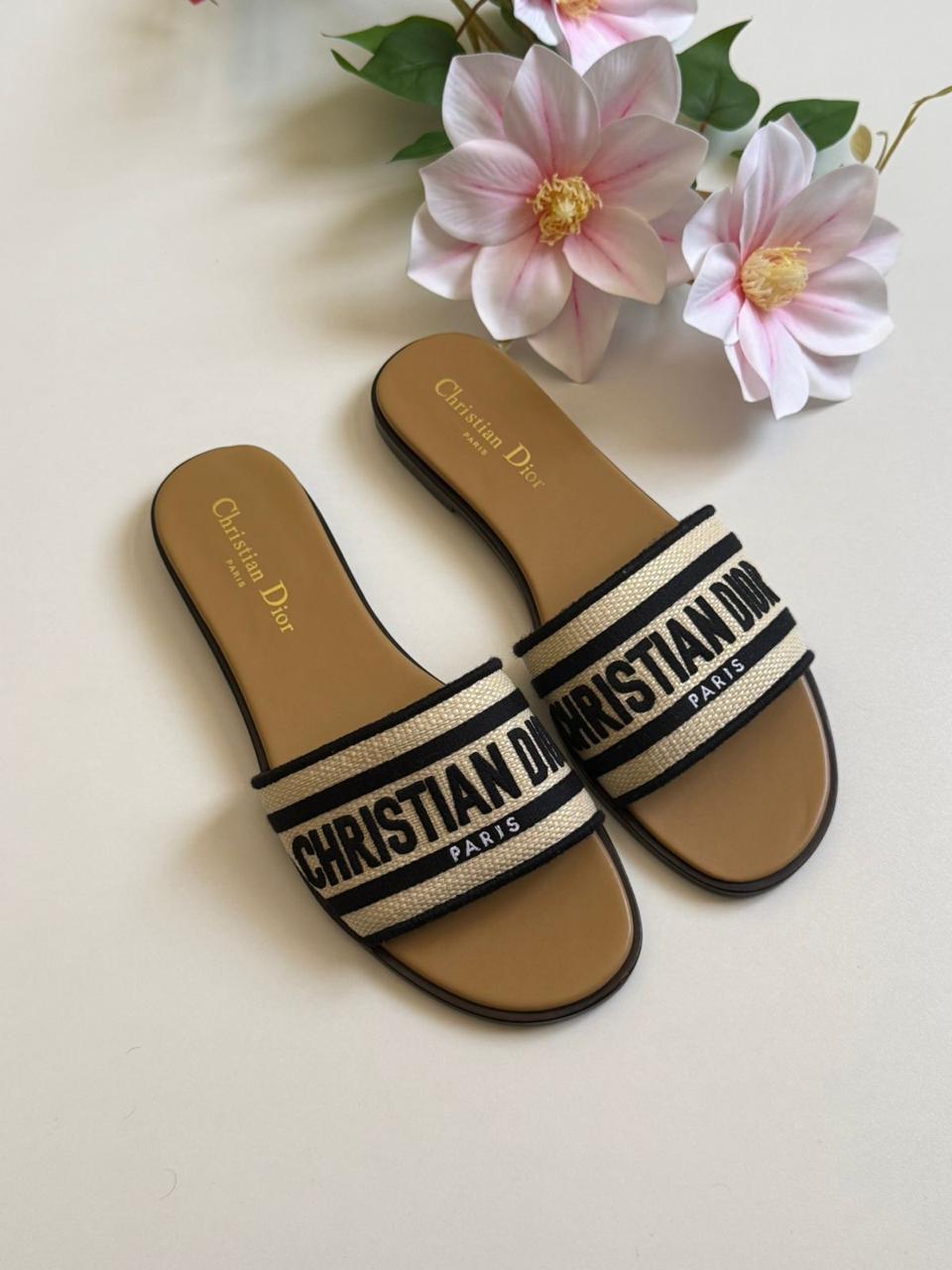 Ladies flats