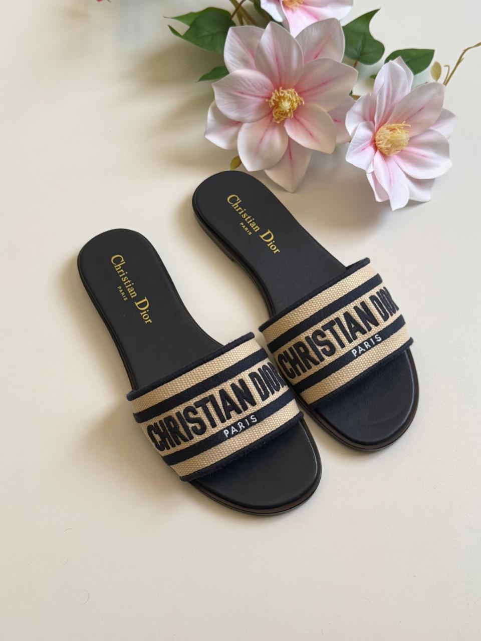 Ladies flats