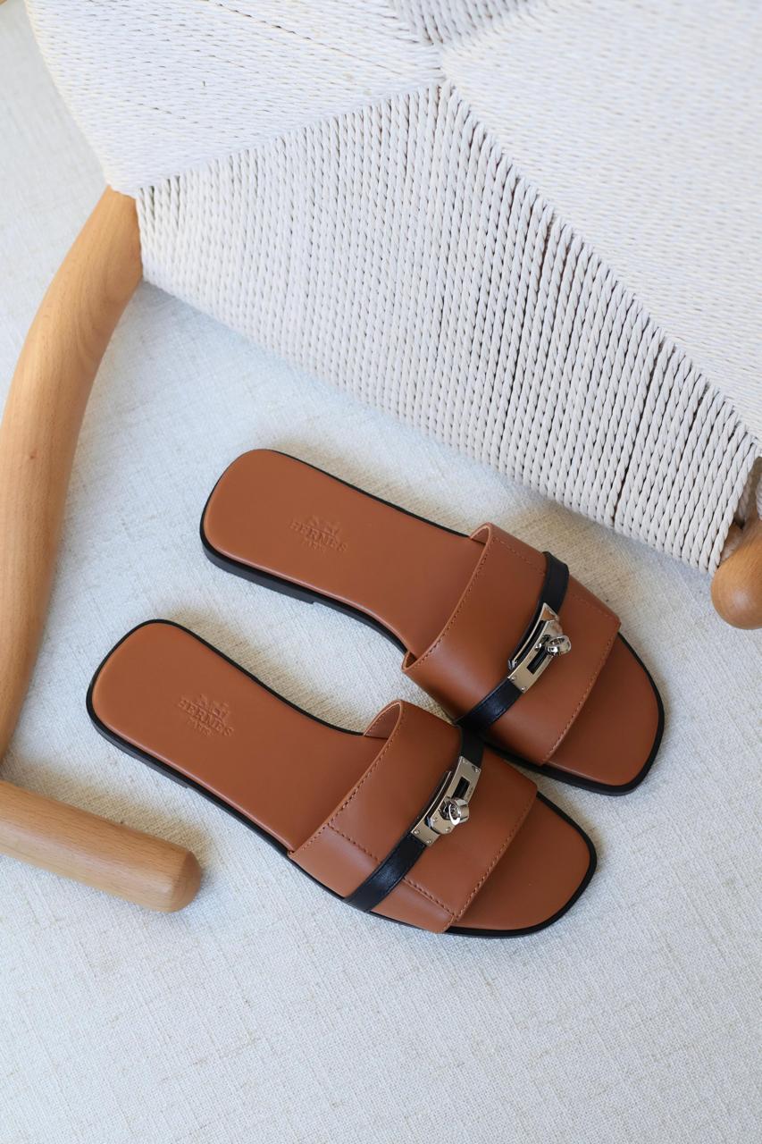 Ladies flats