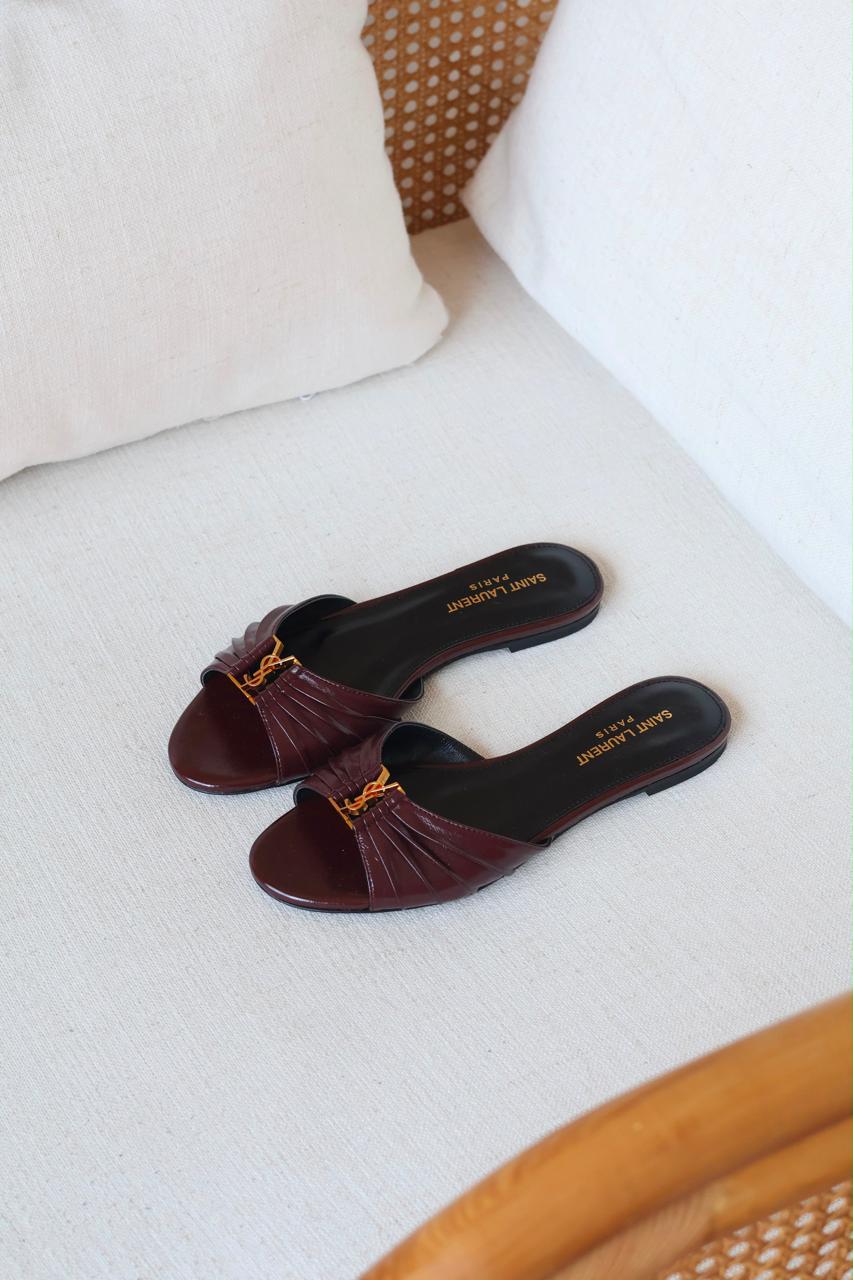 Ladies flats