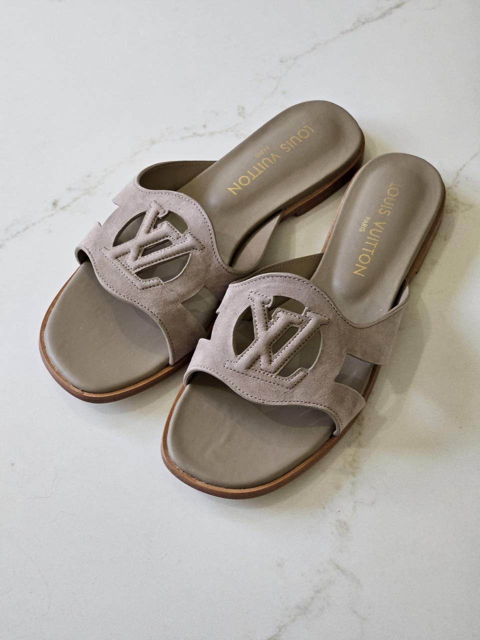 Ladies flats