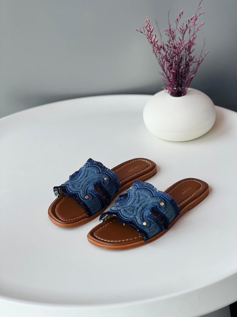 Ladies flats