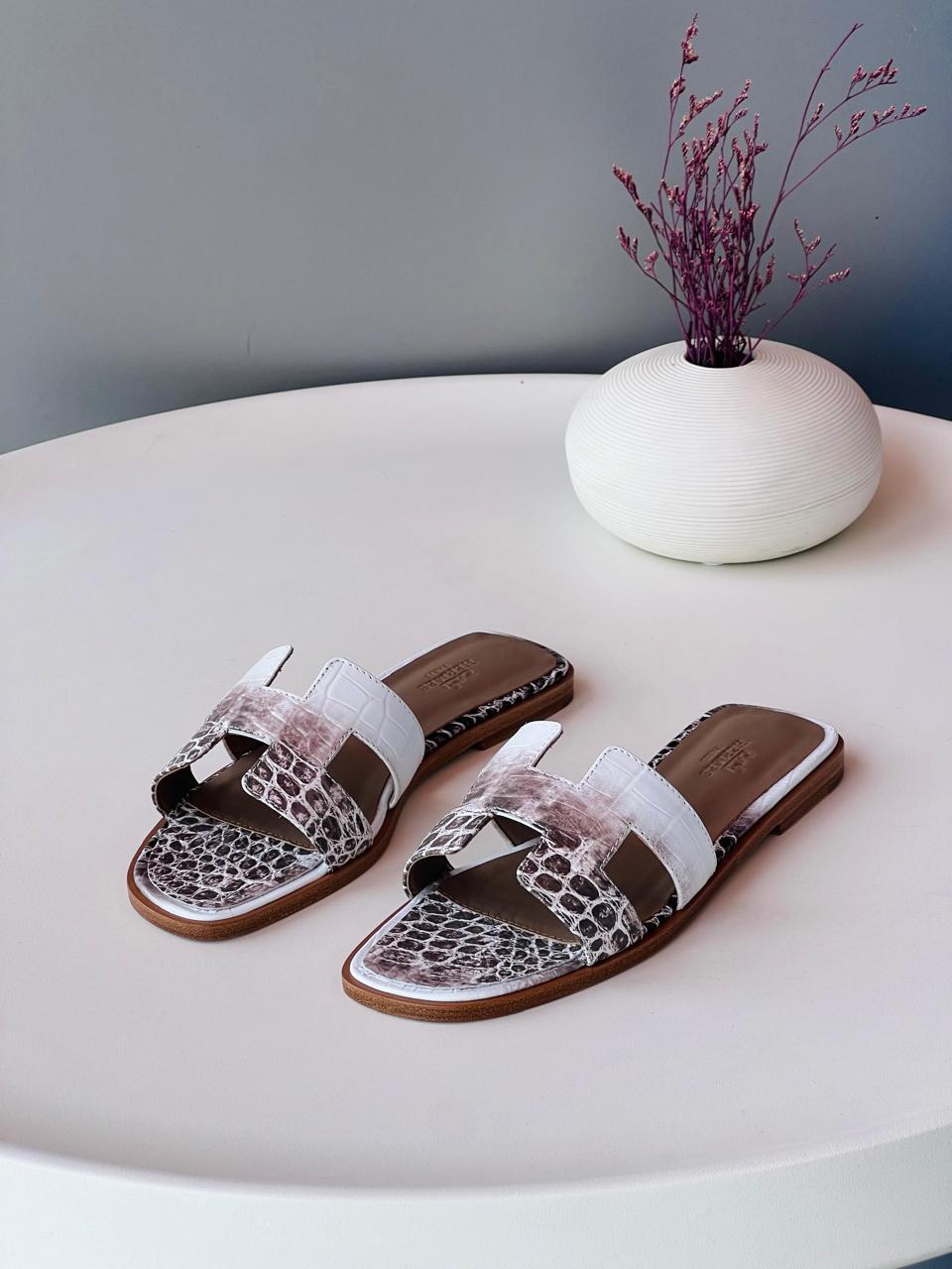 Ladies flats