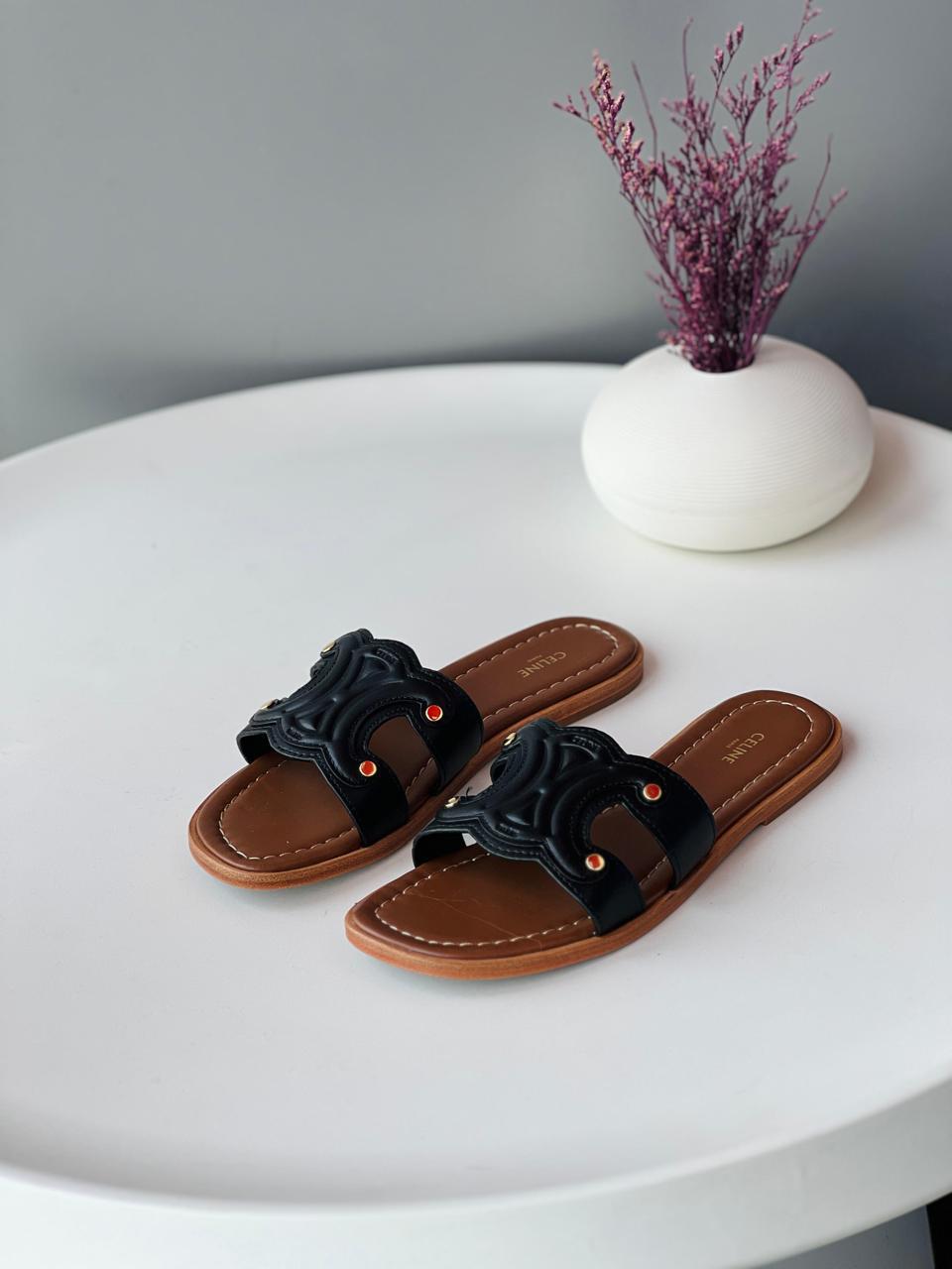 Ladies flats