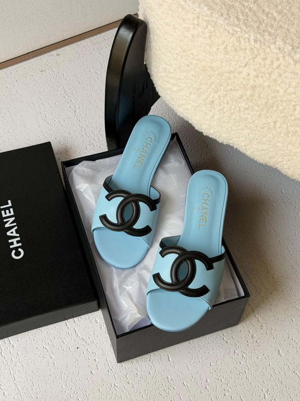 Ladies flats